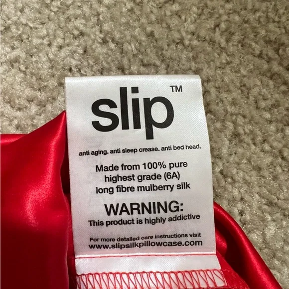 NWOT Red Slip Queen Pillowcase - Picture 5 of 5